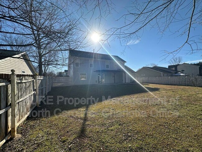 Building Photo - 12115 Landing Green Dr