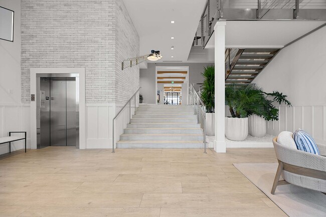 Building Photo - 828 Hideaway Cir E