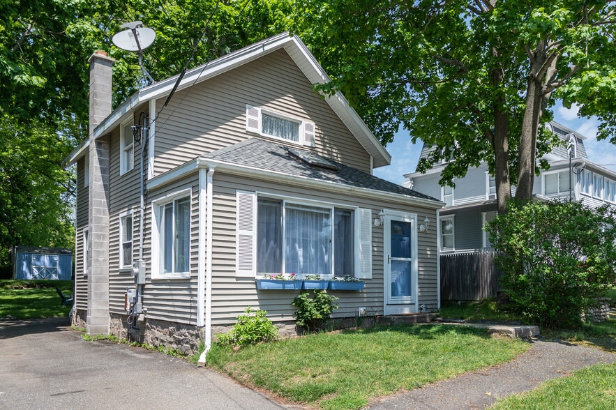 Building Photo - 37 Crescent Ave