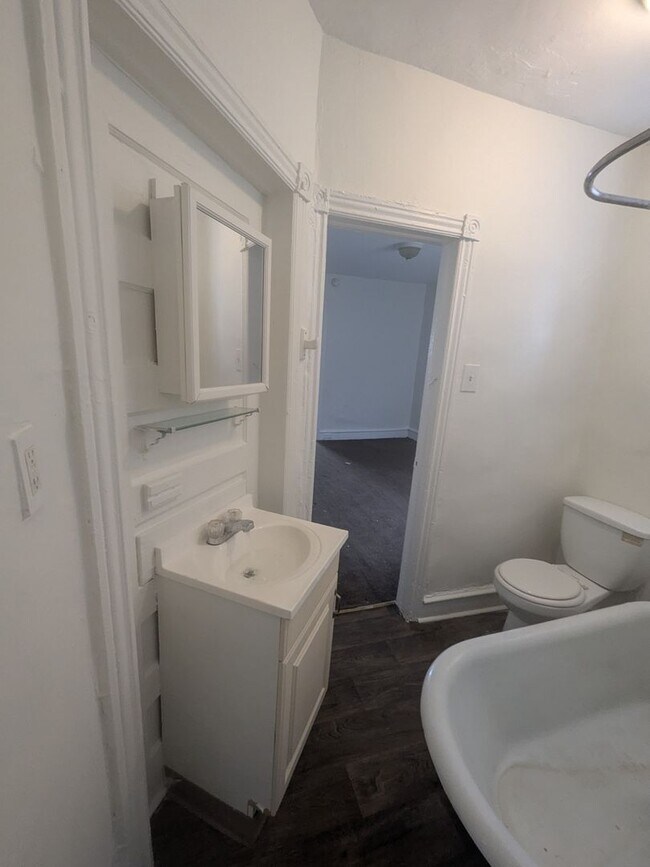 Building Photo - 218 N 54th St