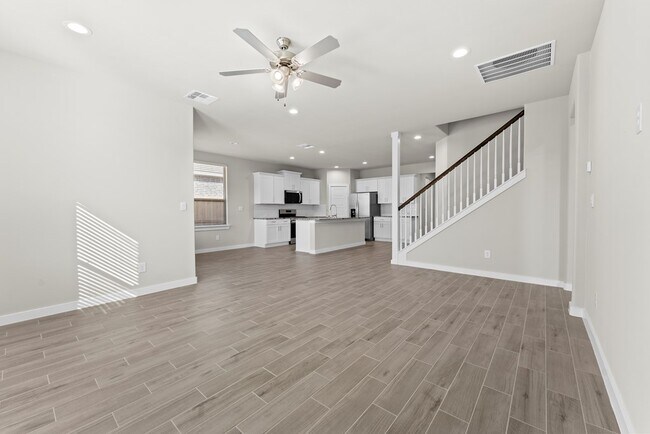 Building Photo - 2106 Somerset Dr