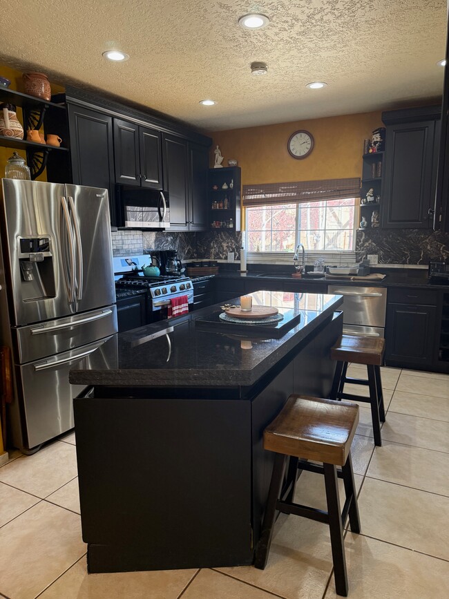 Building Photo - 6552 Cll Verde