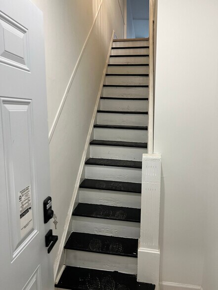 Building Photo - 2823 N 28th St