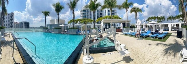 Building Photo - 3101 Bayshore Dr