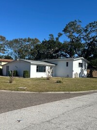 Building Photo - Spacious 3 bdrm/2 bath home