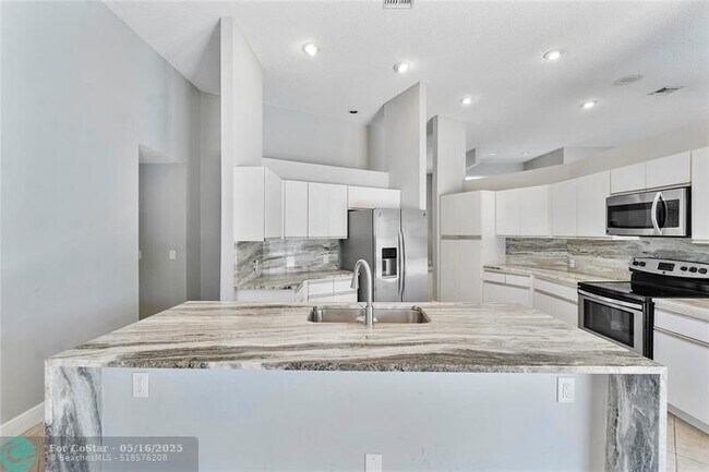Building Photo - 10434 NW 6th Ct