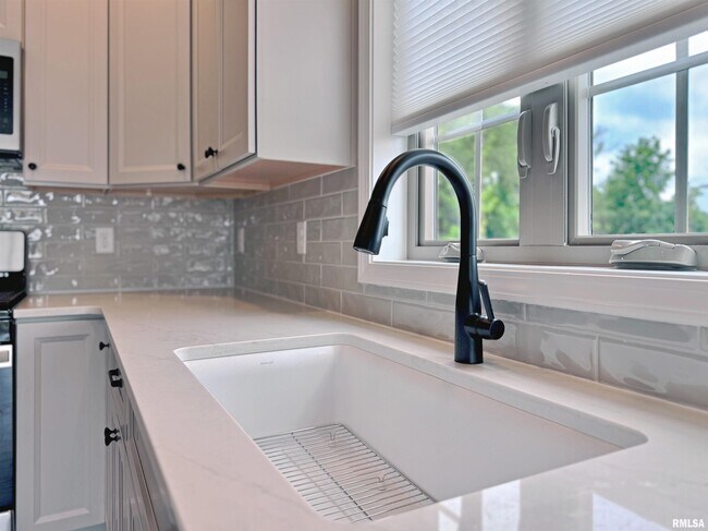 Building Photo - 7615 Walnut Bend Dr
