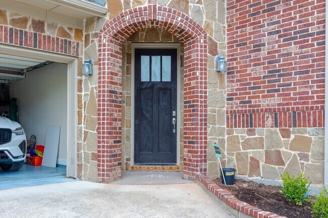 Building Photo - 6220 Eldridge Ln