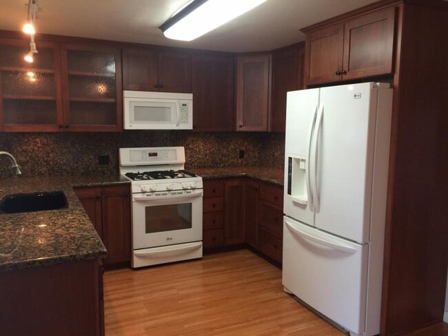 Building Photo - 8529 De Vos Dr