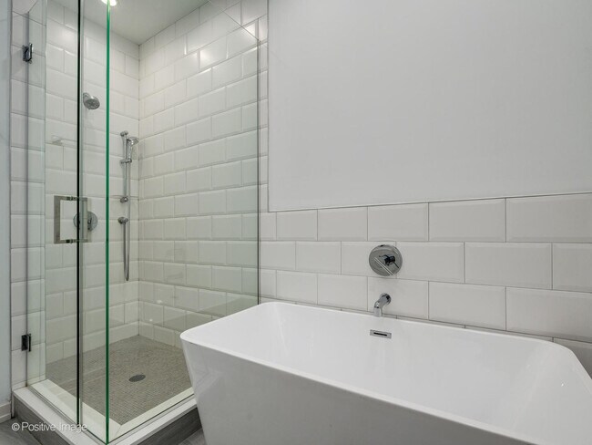 Building Photo - 4111 N Narragansett Ave