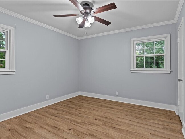 Building Photo - 302 Cedar Dr