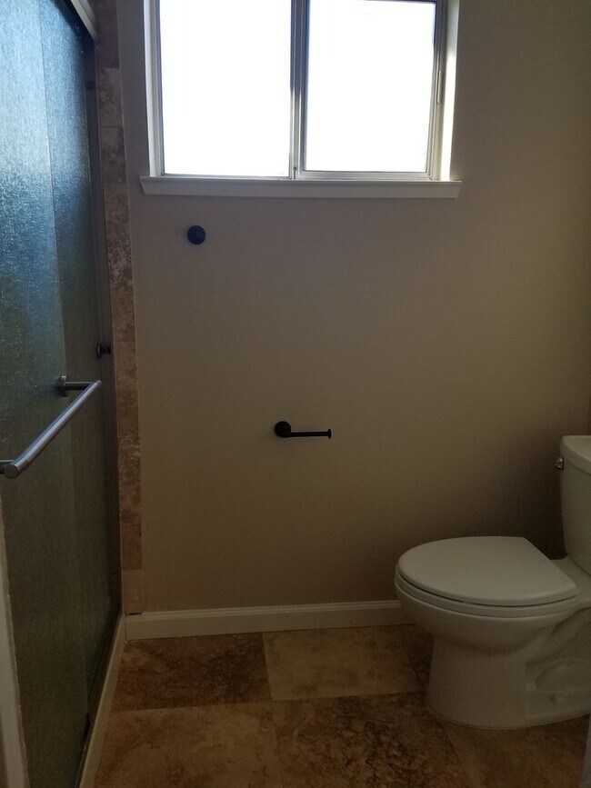 Building Photo - Lovely Roseville Home Close to School, Sho...