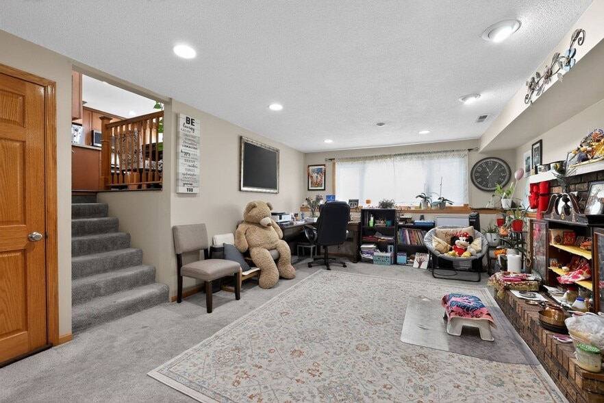 Building Photo - 595 Mercury Cir