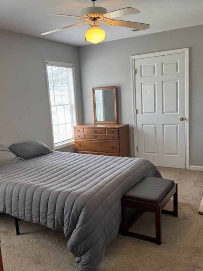 Building Photo - Welcome to Hemlock Drive!