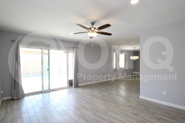 Building Photo - 8838 N 42nd Ave