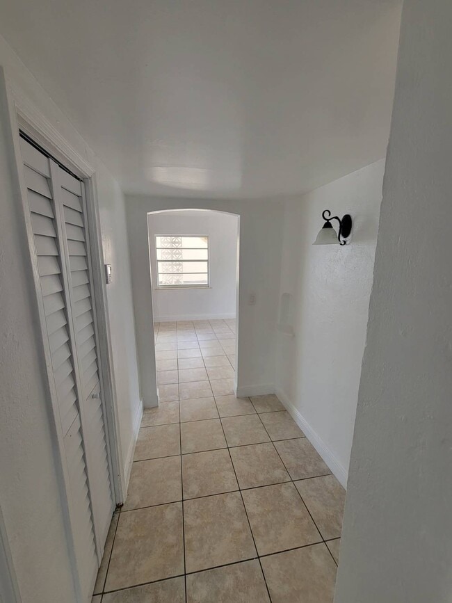 Building Photo - 655 SW 19th Rd