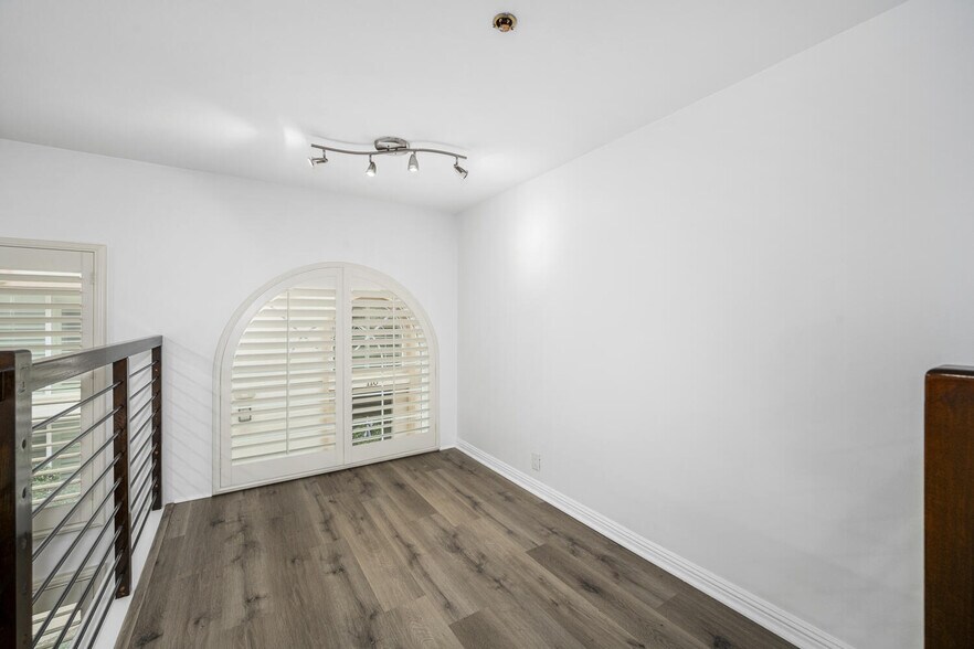 Building Photo - 7403 S Sepulveda Blvd