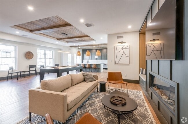 Building Photo - 635 Main St