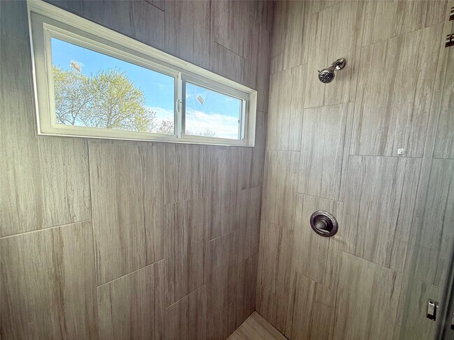 Building Photo - 9013 Puritan Way