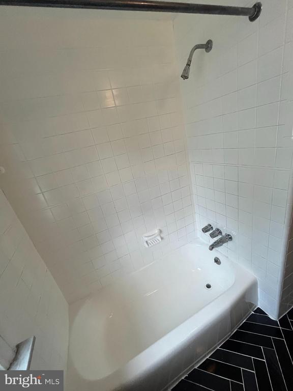 Building Photo - 301 E Main St