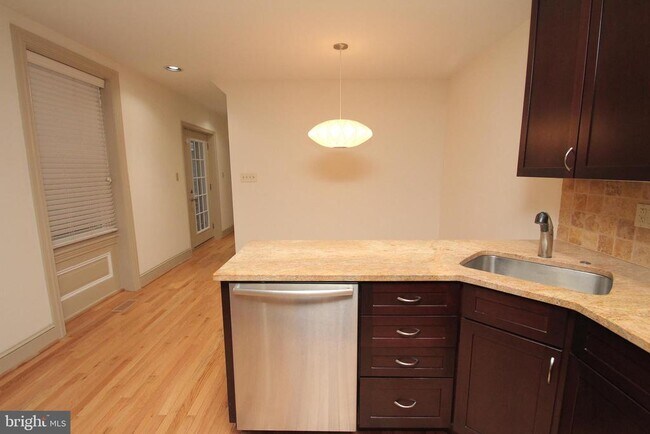 Building Photo - 1513 Green St