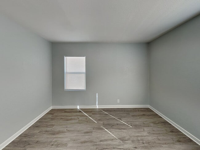 Building Photo - 3BR/2BA Pet-Friendly Home in Westworth Village | Fenced Yard & Garage