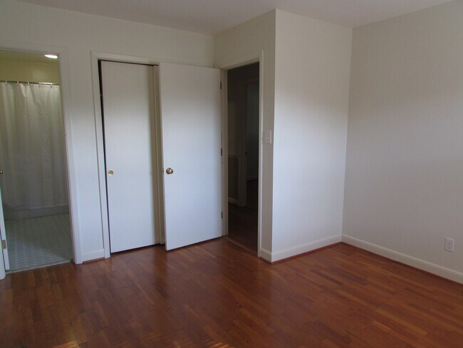 Building Photo - 202 Wrenwood Cir