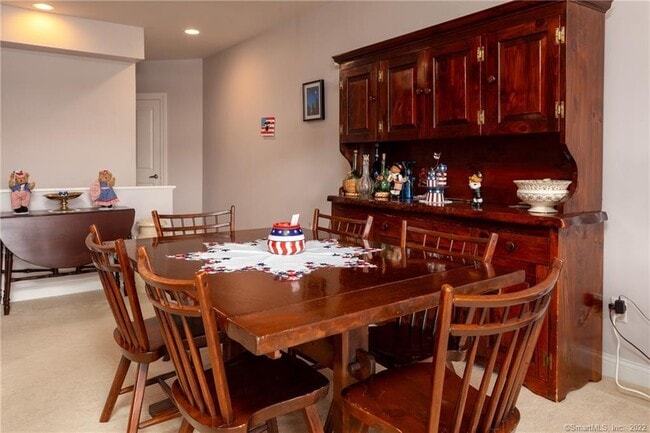 Building Photo - 4 Daskams Ln