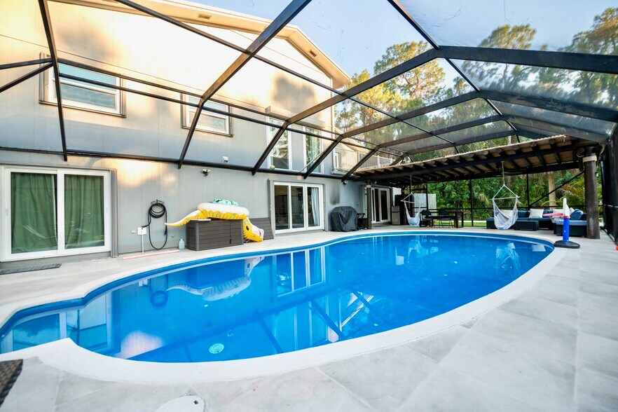 Building Photo - 16887 97th Way N