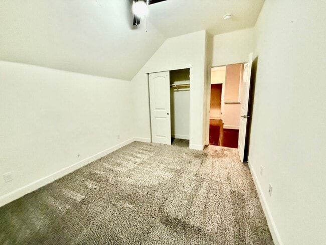 Building Photo - 3 bed plus den patio home