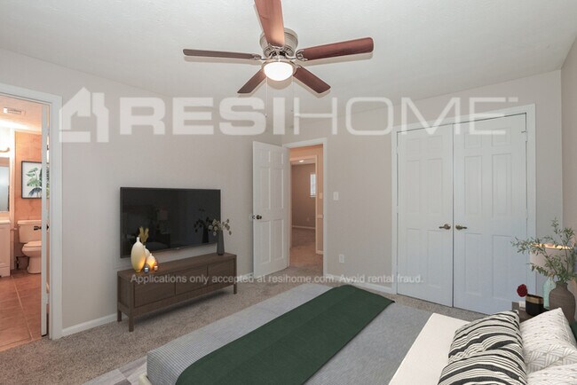 Building Photo - 3943 Woodland Cir SE