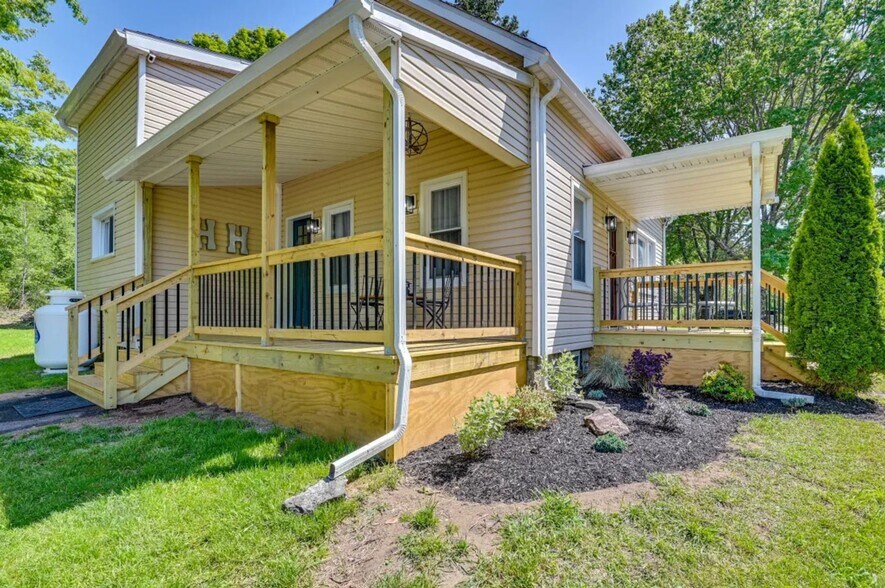 Building Photo - 210 Hatchery Rd