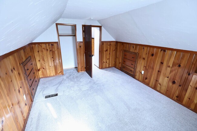 Building Photo - 843 Davies Ave