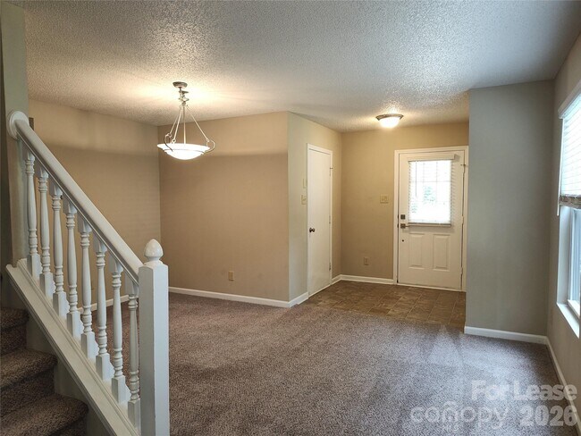 Building Photo - 2038 Dunsmore Ln