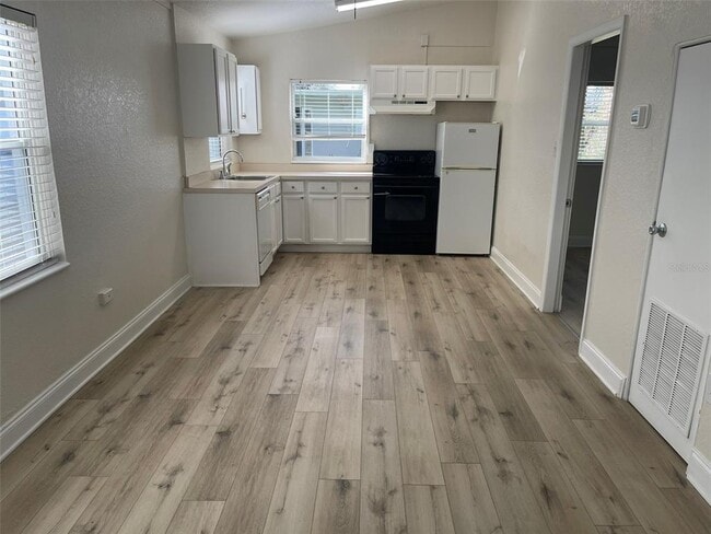 Building Photo - 2612 Coolidge Ave