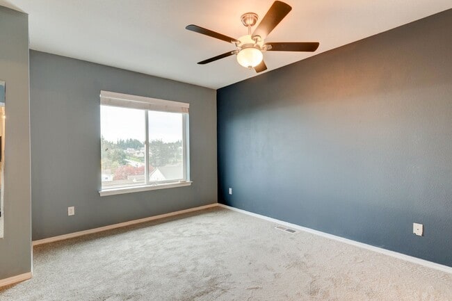 Building Photo - 3 Bedroom, 2.5 Bath Condo in Madrona Heights - Water/Sewer/Garbage included!