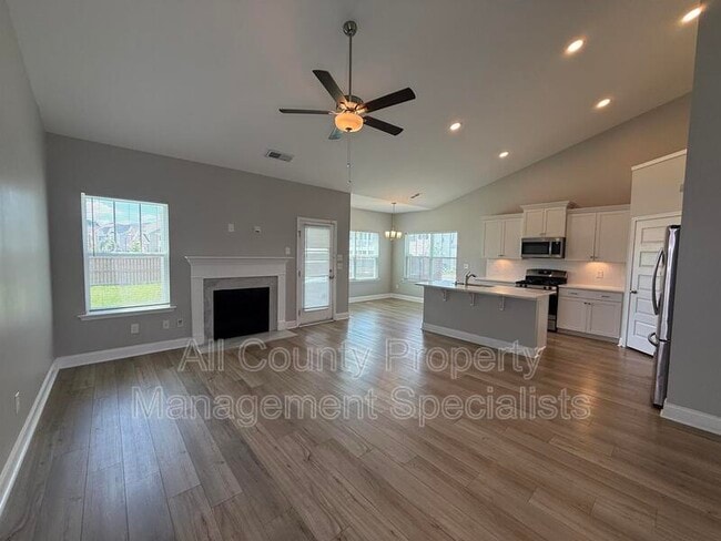 Building Photo - 333 Underhill Dr