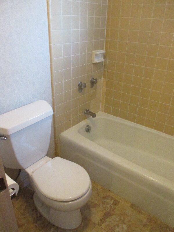 Building Photo - 1077 Ala Napunani St