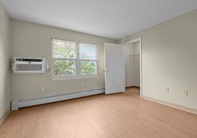 Building Photo - 675 Parker St