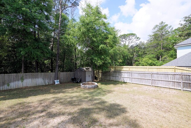 Building Photo - Pool Home in Niceville