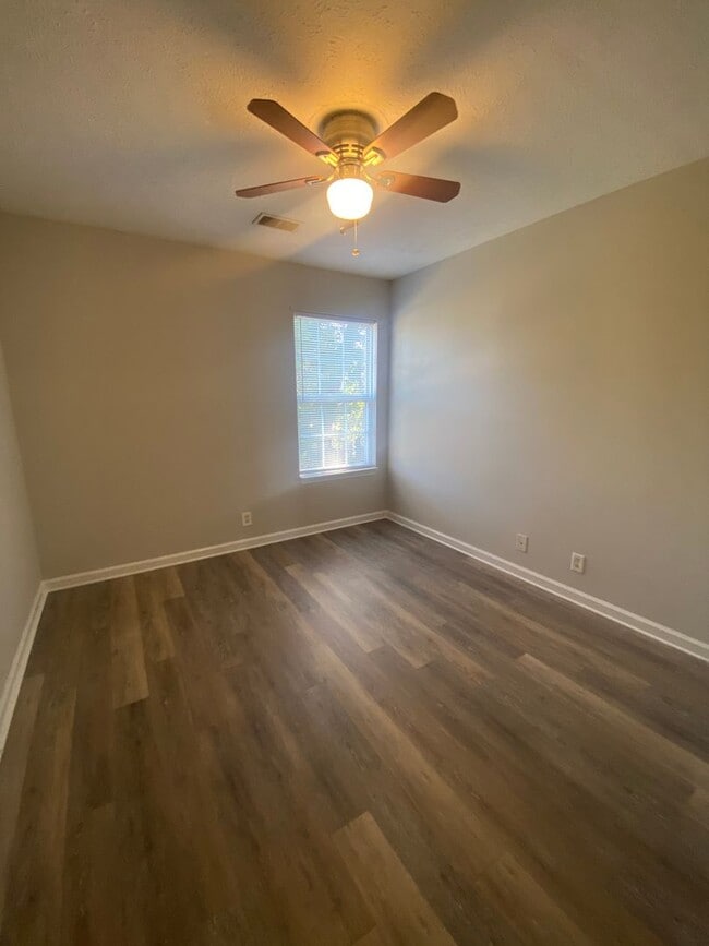 Building Photo - Charming, Renovated Open Floor Plan Home | 3 BR, 2 BA, 1 Car Garage