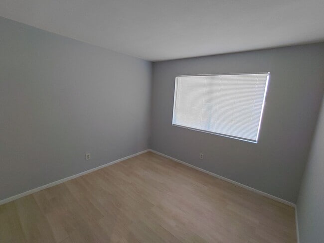 Building Photo - Stylish Condo Living in the Heart of Imperial!