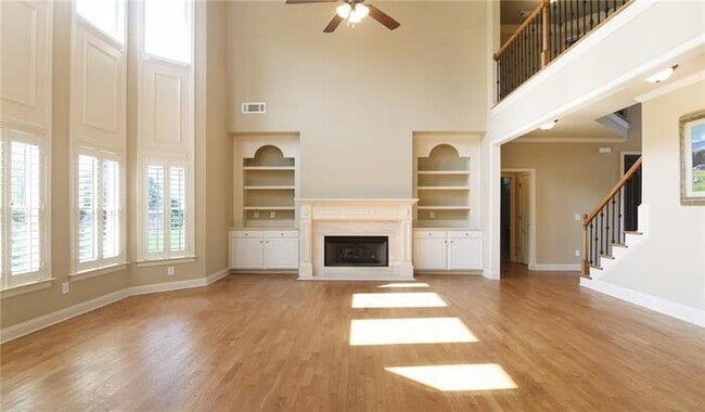 Building Photo - A stunning 5-bedroom, 4-bathroom home in B...