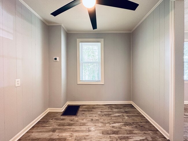 Building Photo - Delightful Upgraded 2-Bedroom Bungalow with New Appliances and Central A/C (Lawn Maintenance Incl...