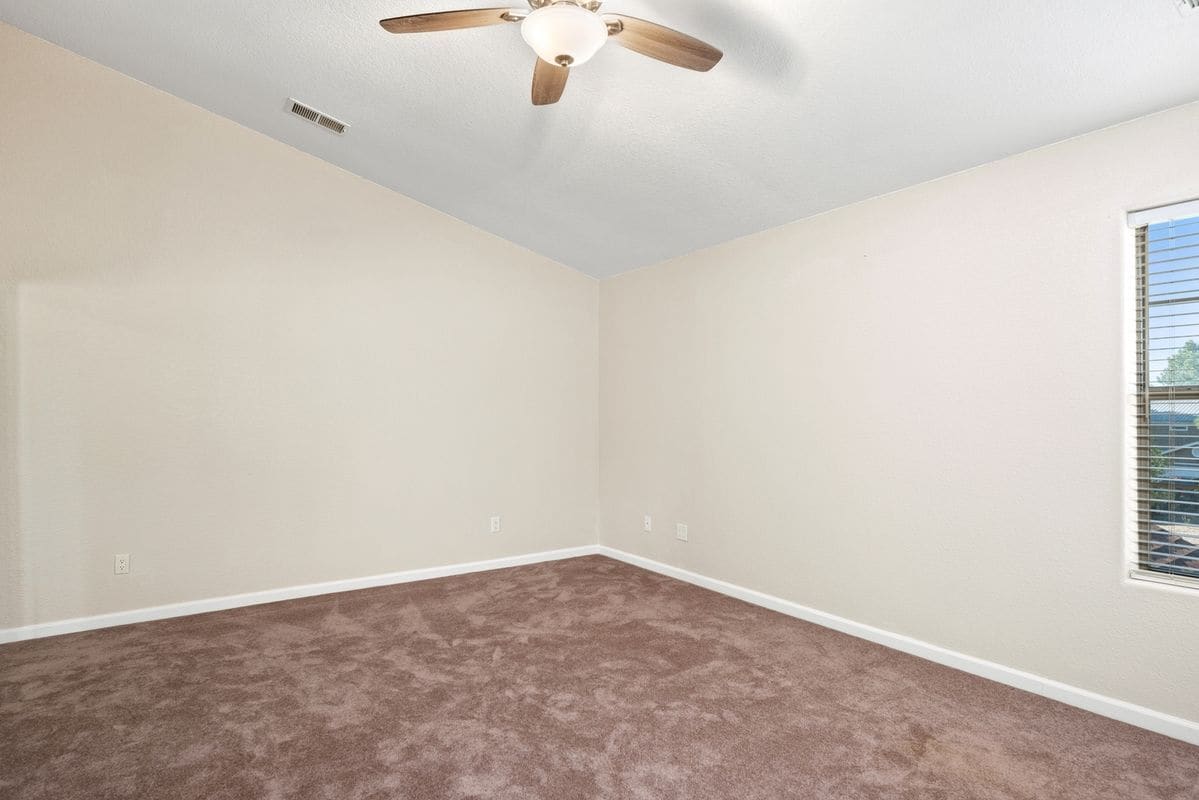 Building Photo - 408 Sunny Slope Dr