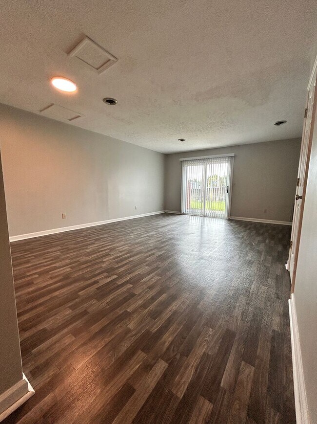 Building Photo - 1522 Pearl Ave
