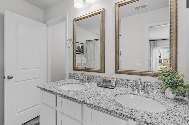 Building Photo - 444 Ocala Dr