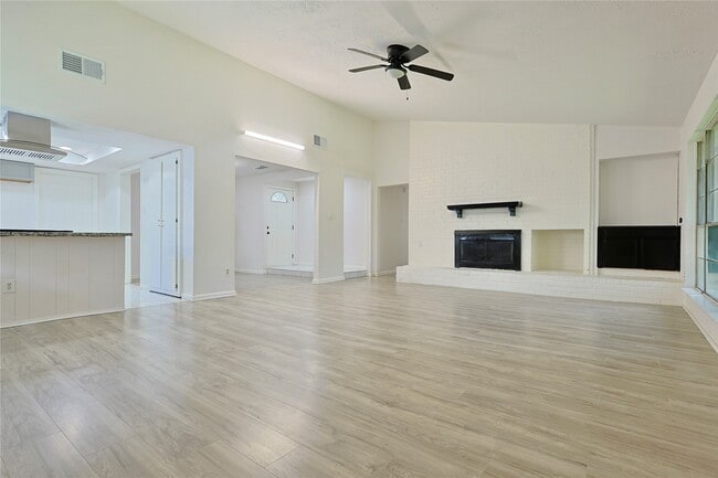 Building Photo - 9910 Kent Towne Ln