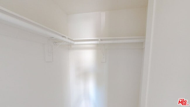 Building Photo - 953 Mariposa Ave