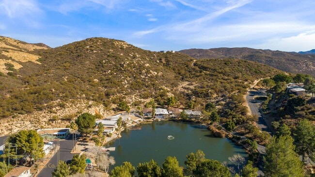 Building Photo - 55+ Senior Community~ 2 bed/2 bath with Am...
